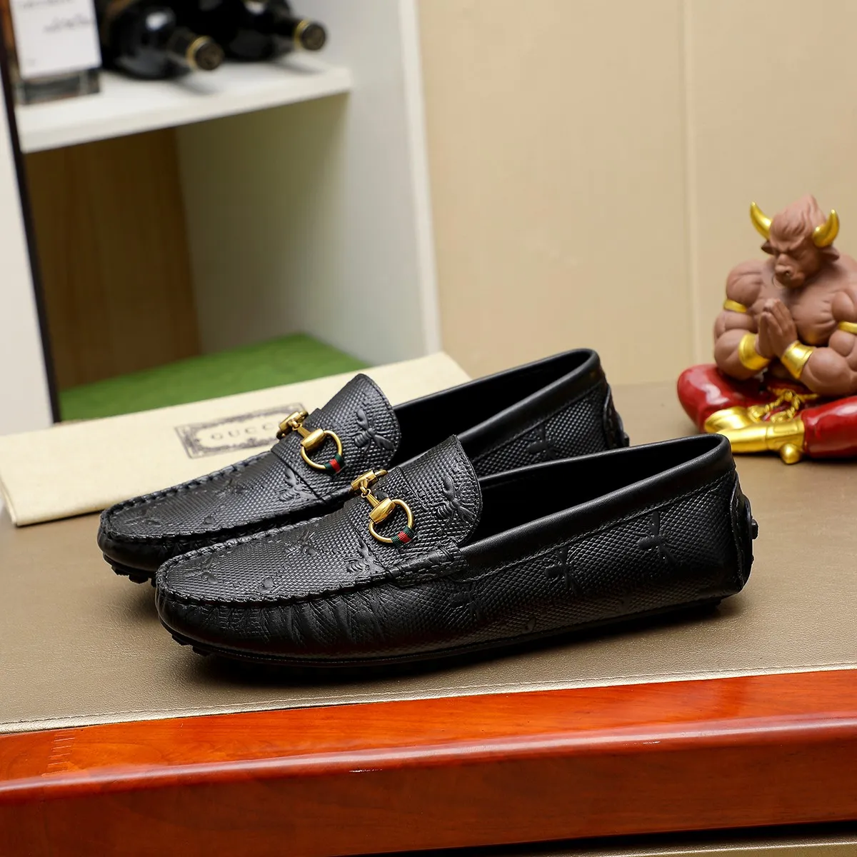 Men's shoes💰380💰🕷🕷️【 GUCCI 】Gucci's best-selling trendy men's casual slip-on shoes 🇨🇳Official website original 1:1 mold 💯Original quality, fine workmanship ☘Fashionable and versatile, perfect shape, comfortable on the feet 🍓Trendy men's recommended model, imported cowhide on the top layer 🎋High-quality pigskin lining, rubber wear-resistant and non-slip outsole, high-end atmosphere, worth owning 🍉Optional 38-44